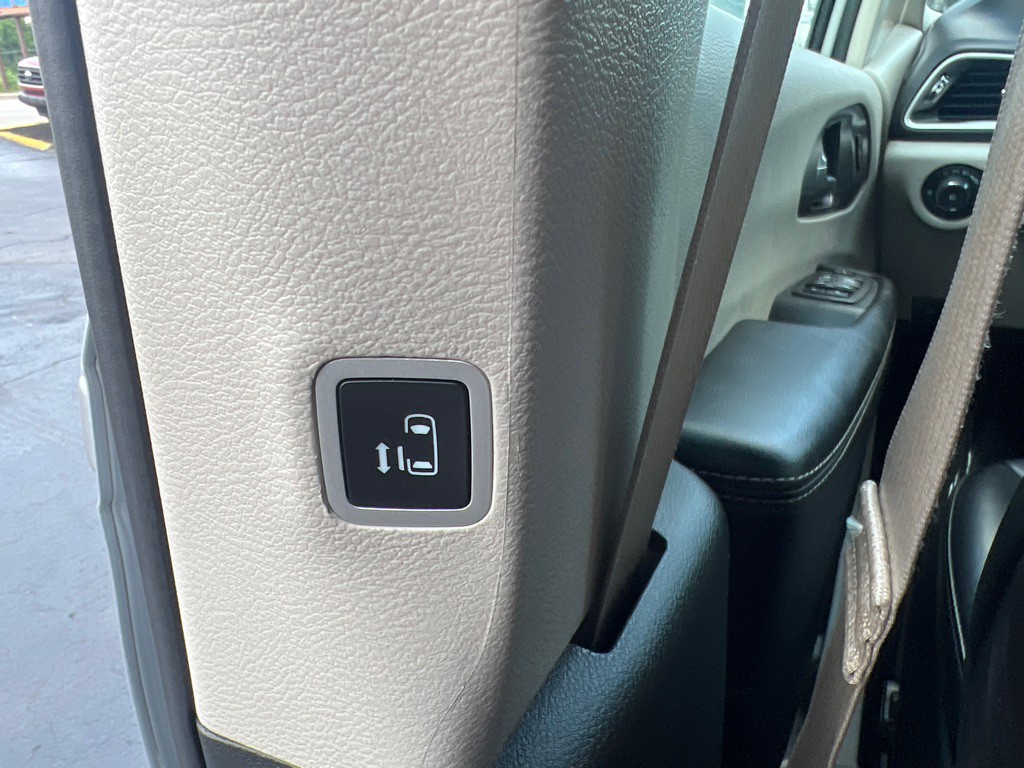 2023 Chrysler Pacifica Image 13