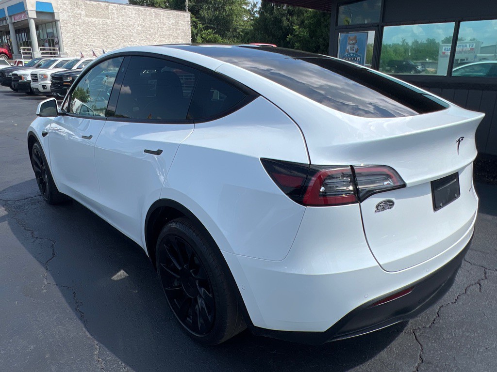 2022 Tesla Model Y Image 7