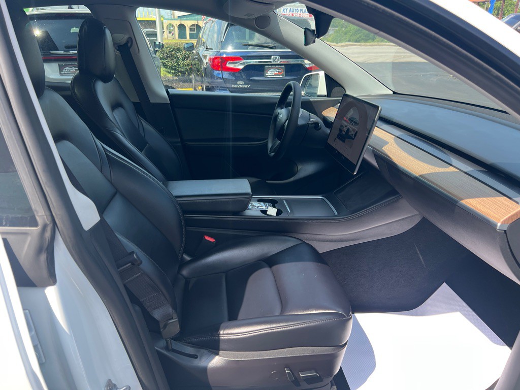 2022 Tesla Model Y Image 17