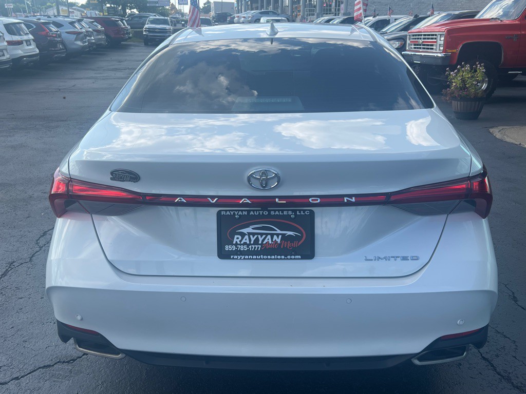 2019 Toyota Avalon Image 6