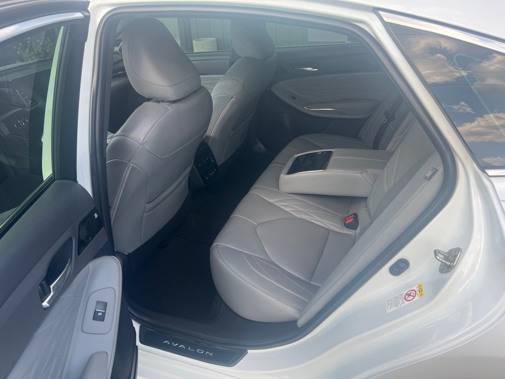 2019 Toyota Avalon Image 11