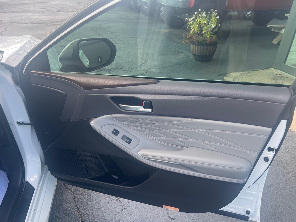 2019 Toyota Avalon Image 17