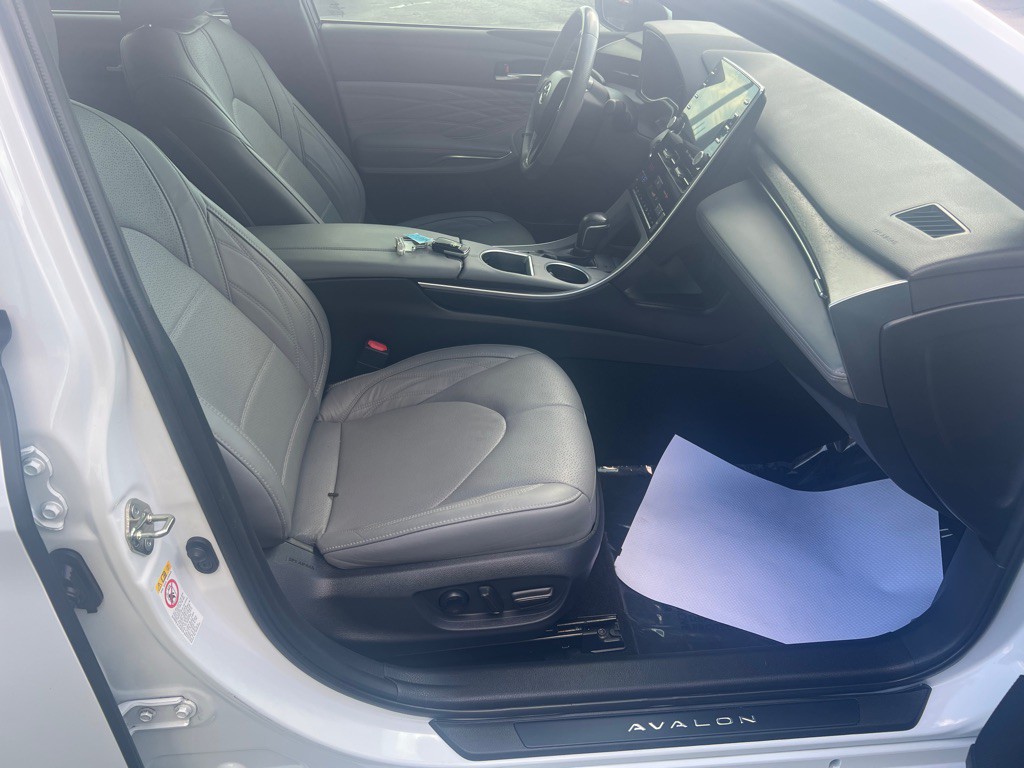 2019 Toyota Avalon Image 18