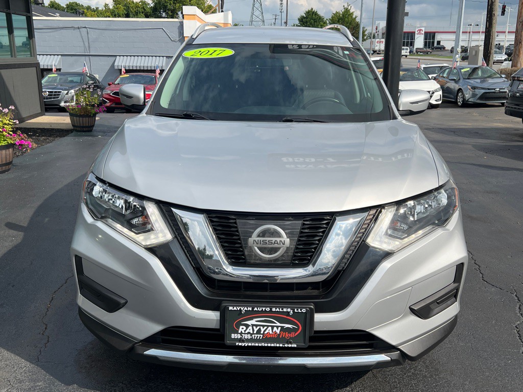 2017 Nissan Rogue Image 2