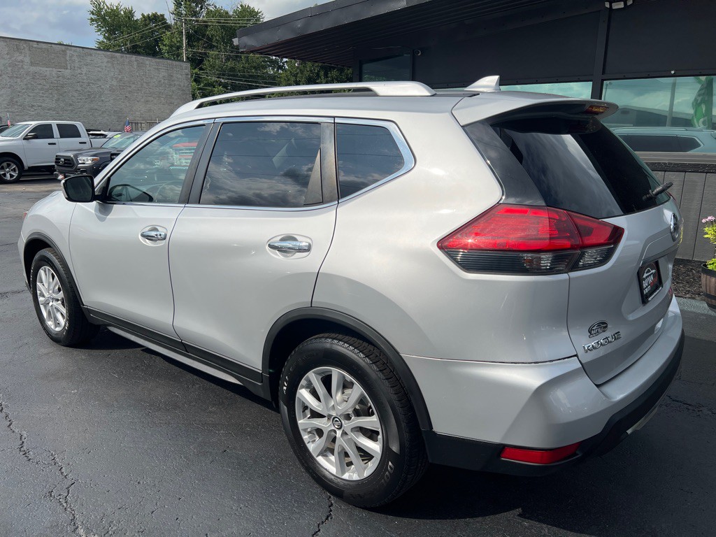 2017 Nissan Rogue Image 8