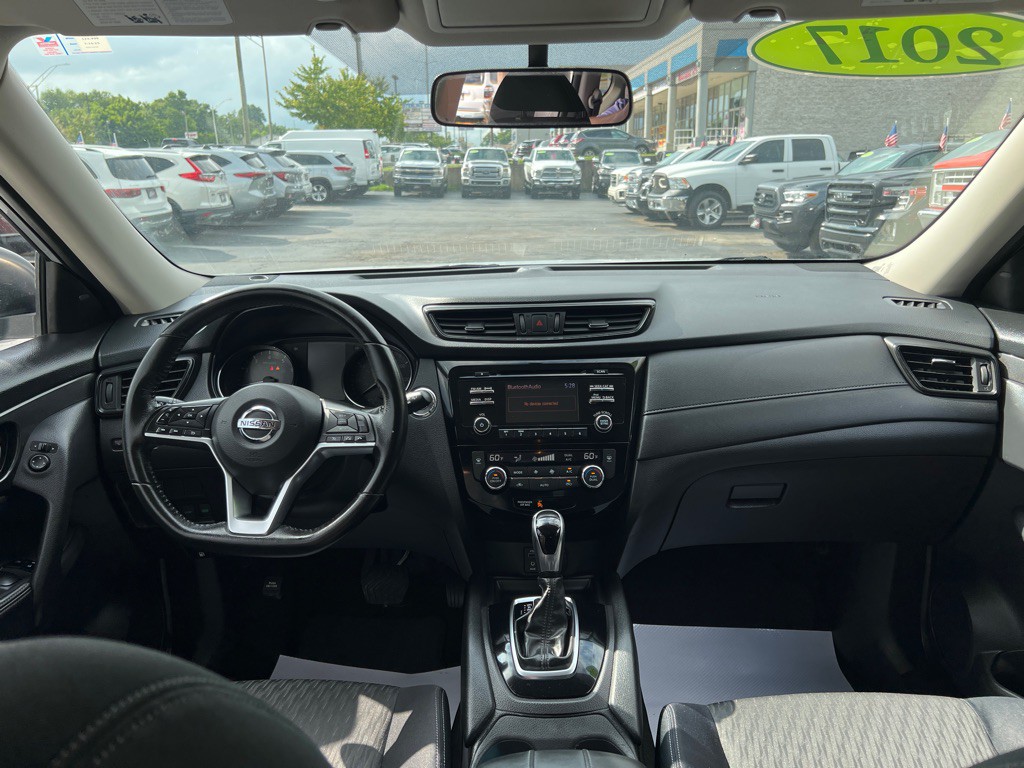 2017 Nissan Rogue Image 12
