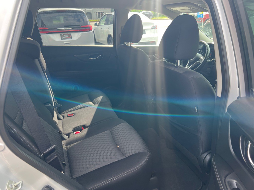 2017 Nissan Rogue Image 13