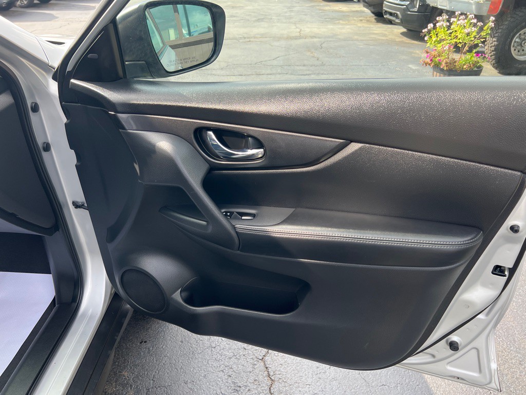 2017 Nissan Rogue Image 16