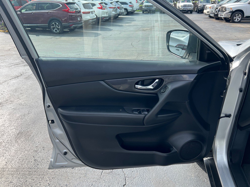 2017 Nissan Rogue Image 17