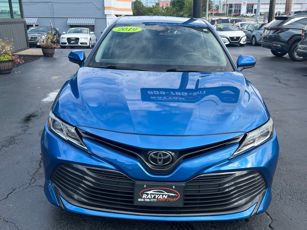 2019 Toyota Camry Image 2