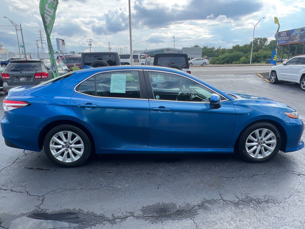 2019 Toyota Camry Image 9