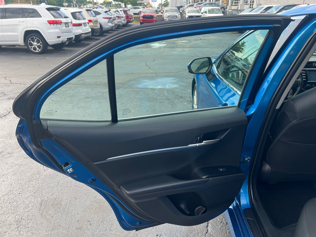 2019 Toyota Camry Image 13