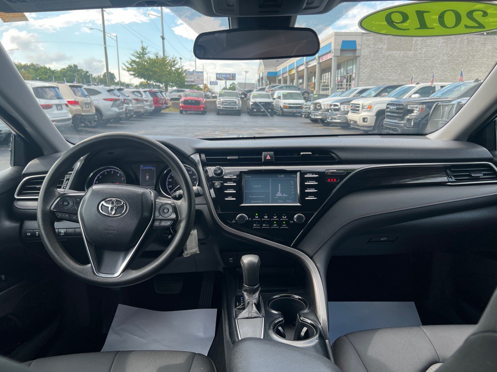 2019 Toyota Camry Image 15