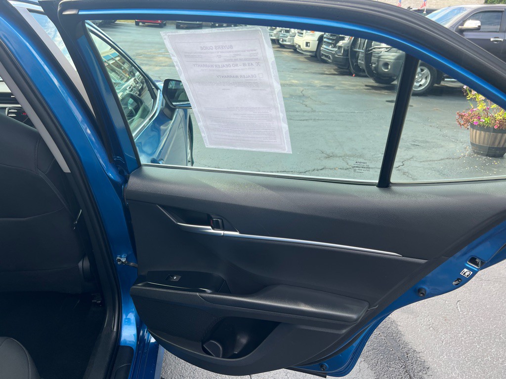 2019 Toyota Camry Image 17