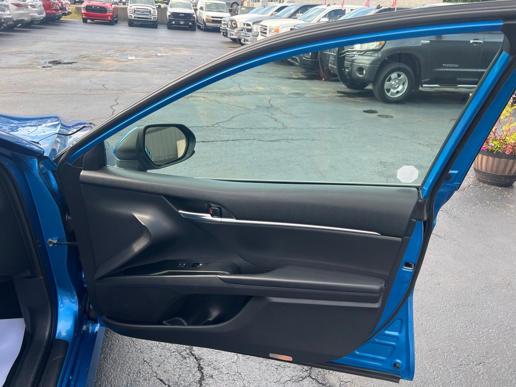 2019 Toyota Camry Image 18