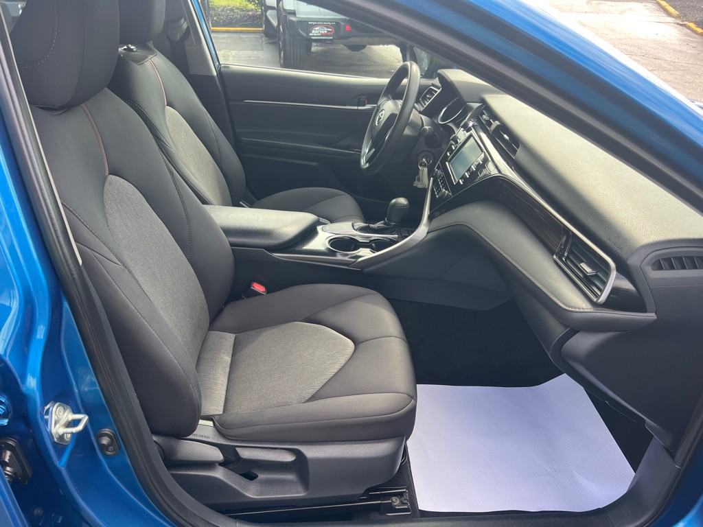2019 Toyota Camry Image 19