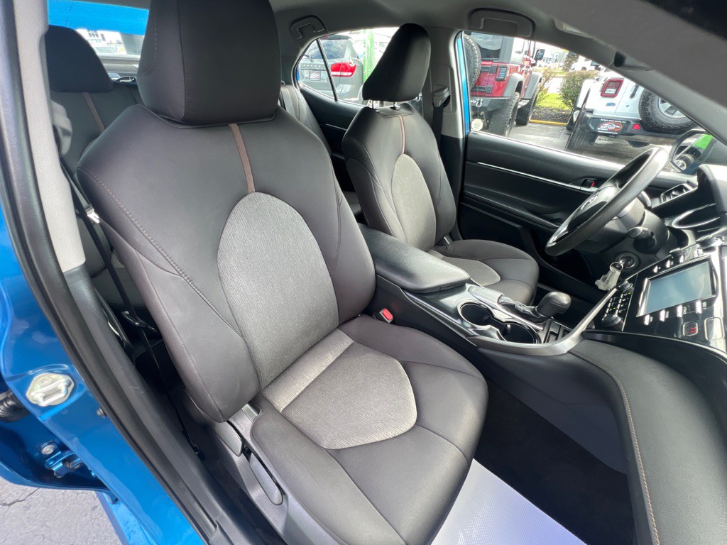 2019 Toyota Camry Image 20