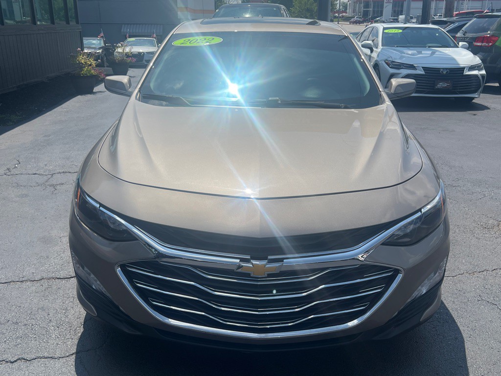 2022 Chevrolet Malibu Image 2