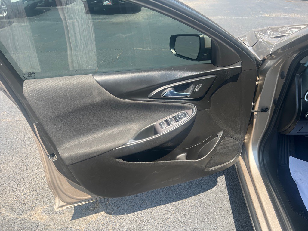 2022 Chevrolet Malibu Image 6