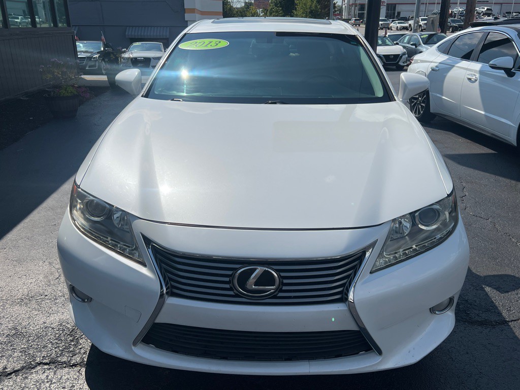 2013 Lexus ES Image 2