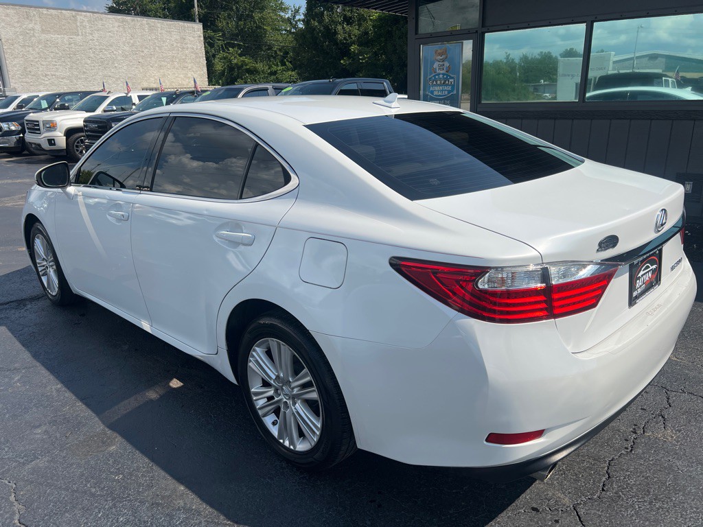 2013 Lexus ES Image 9