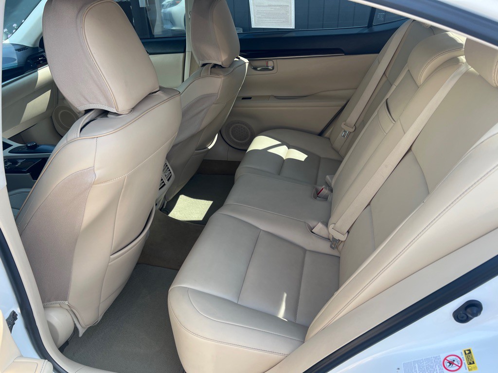 2013 Lexus ES Image 12