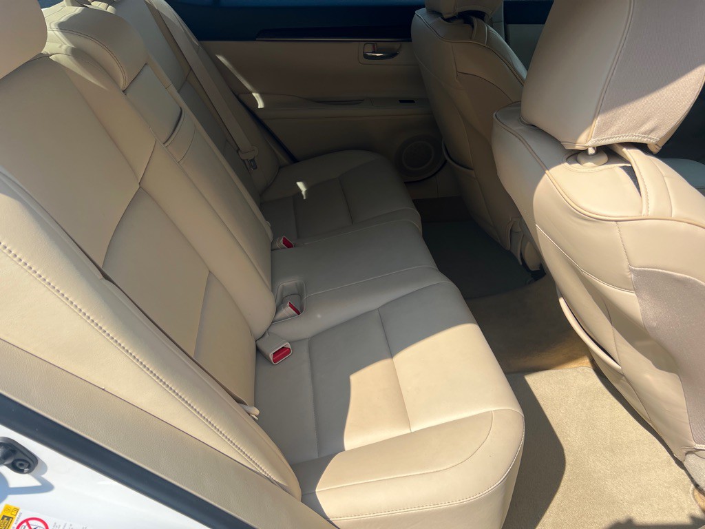 2013 Lexus ES Image 13
