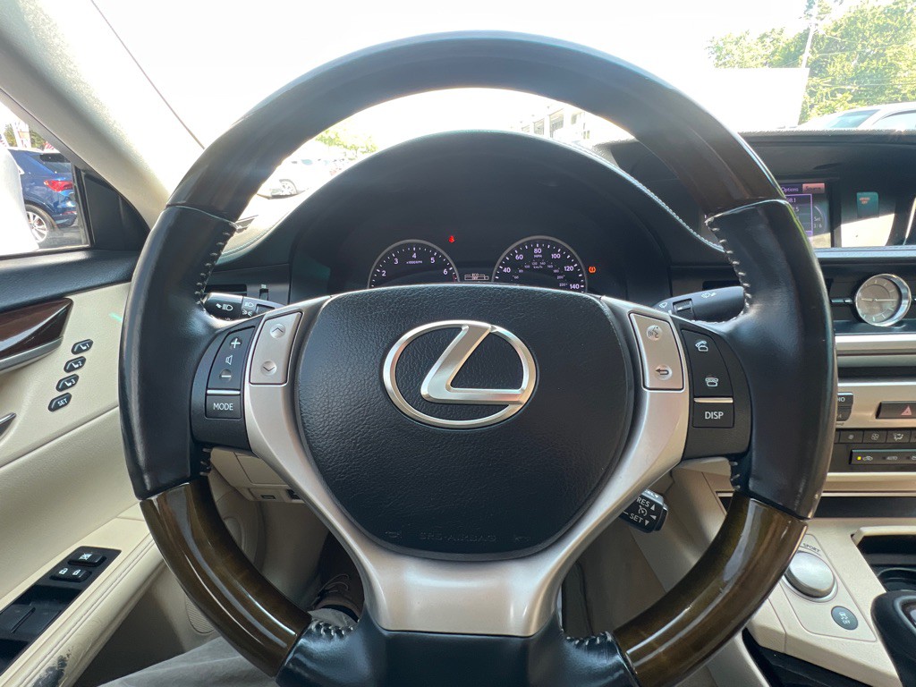 2013 Lexus ES Image 17