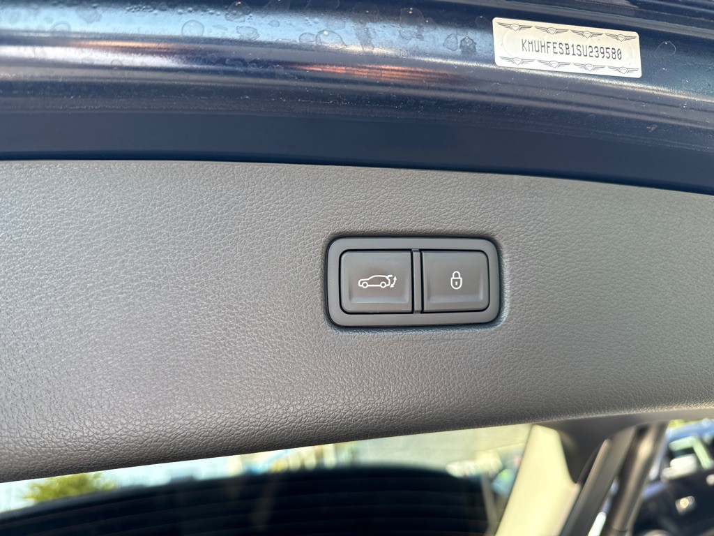 2025 Genesis GV80 Image 32