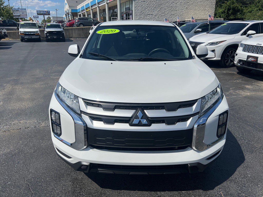 2020 Mitsubishi Outlander Image 2