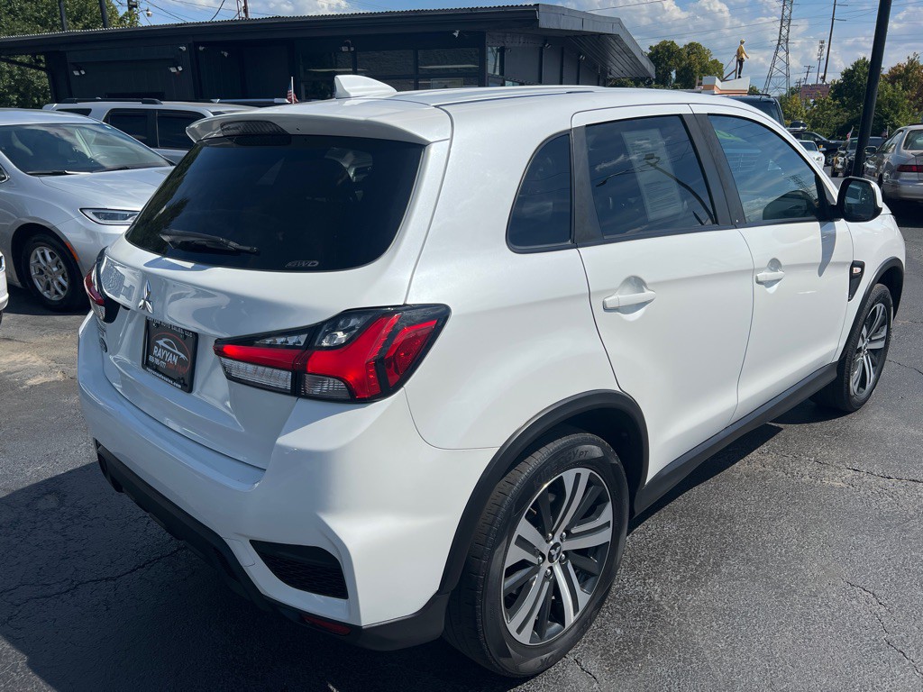 2020 Mitsubishi Outlander Image 4