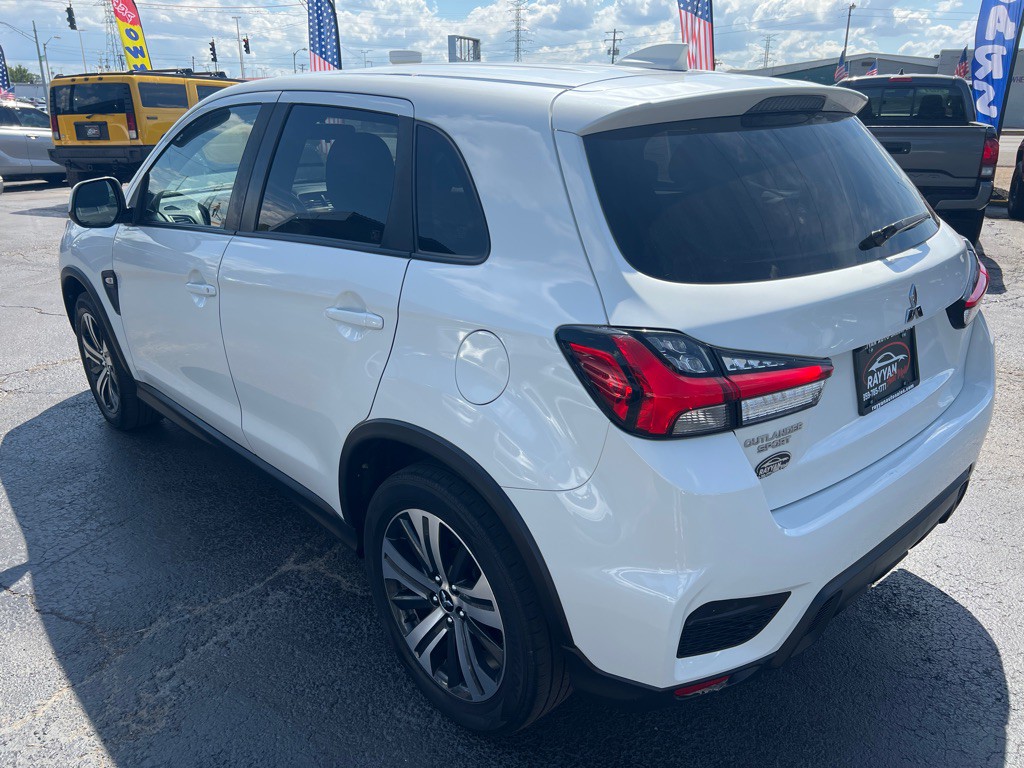 2020 Mitsubishi Outlander Image 6