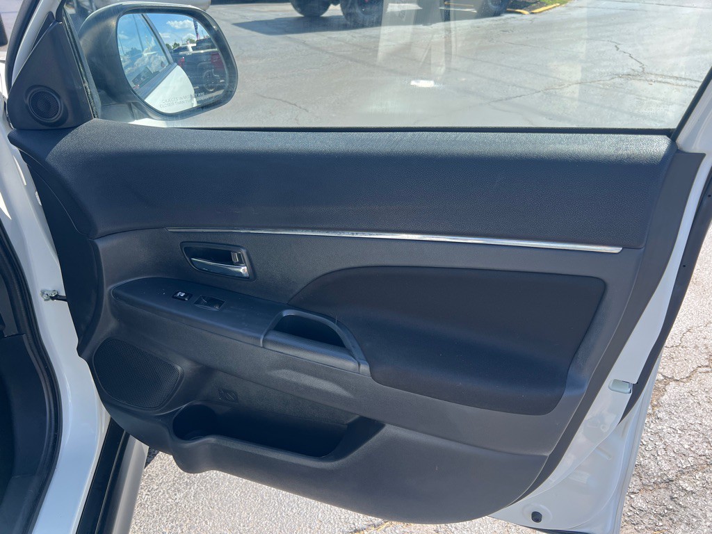 2020 Mitsubishi Outlander Image 12