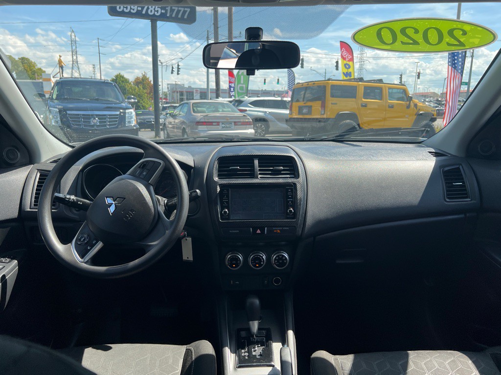 2020 Mitsubishi Outlander Image 16
