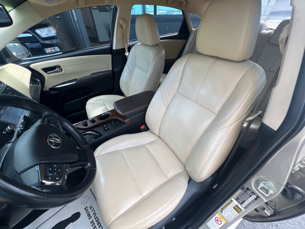 2016 Toyota Avalon Image 10