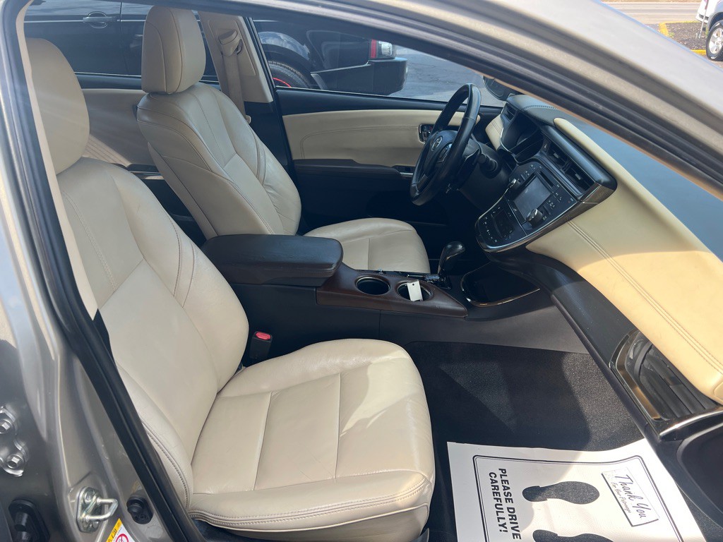2016 Toyota Avalon Image 17