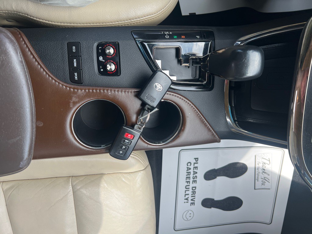 2016 Toyota Avalon Image 23