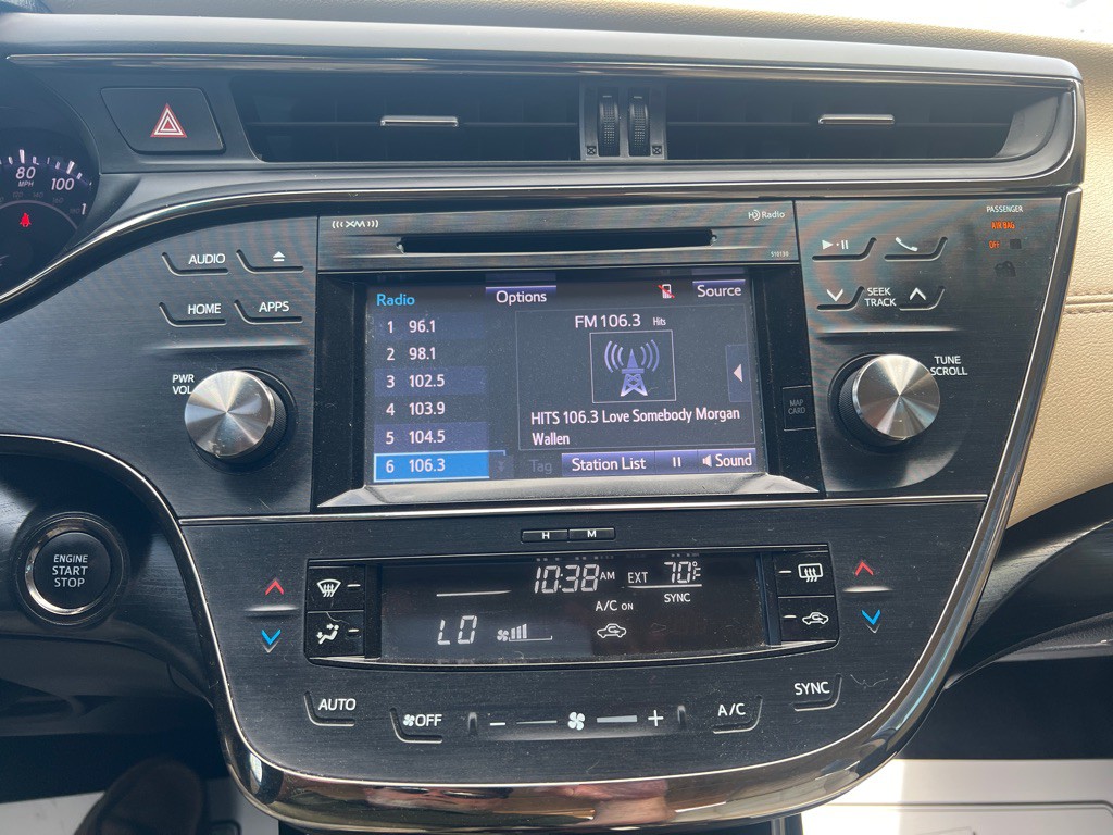 2016 Toyota Avalon Image 24