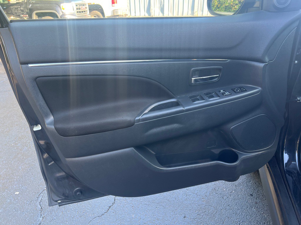 2021 Mitsubishi Outlander Image 7