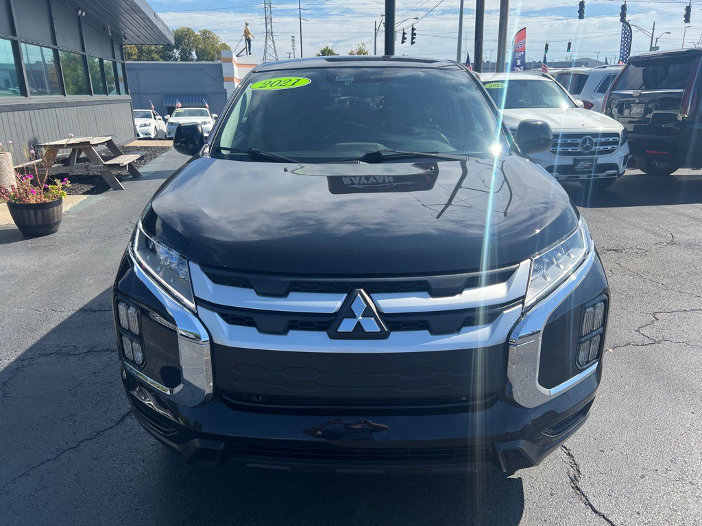 2021 Mitsubishi Outlander Image 2