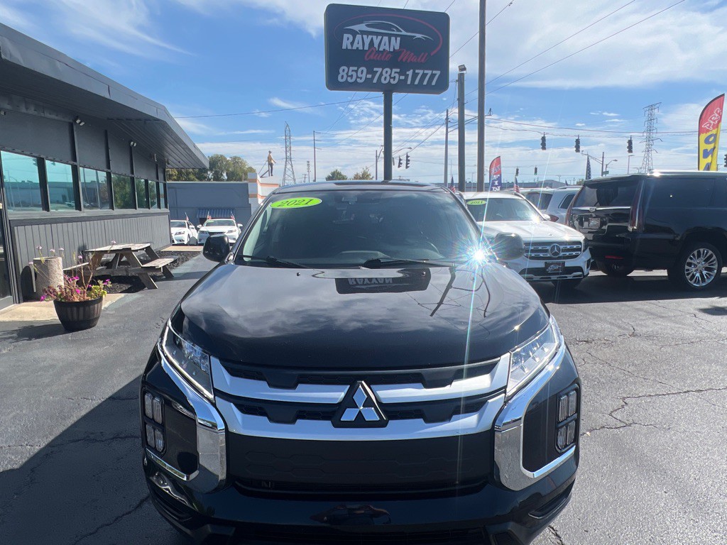 2021 Mitsubishi Outlander Image 3