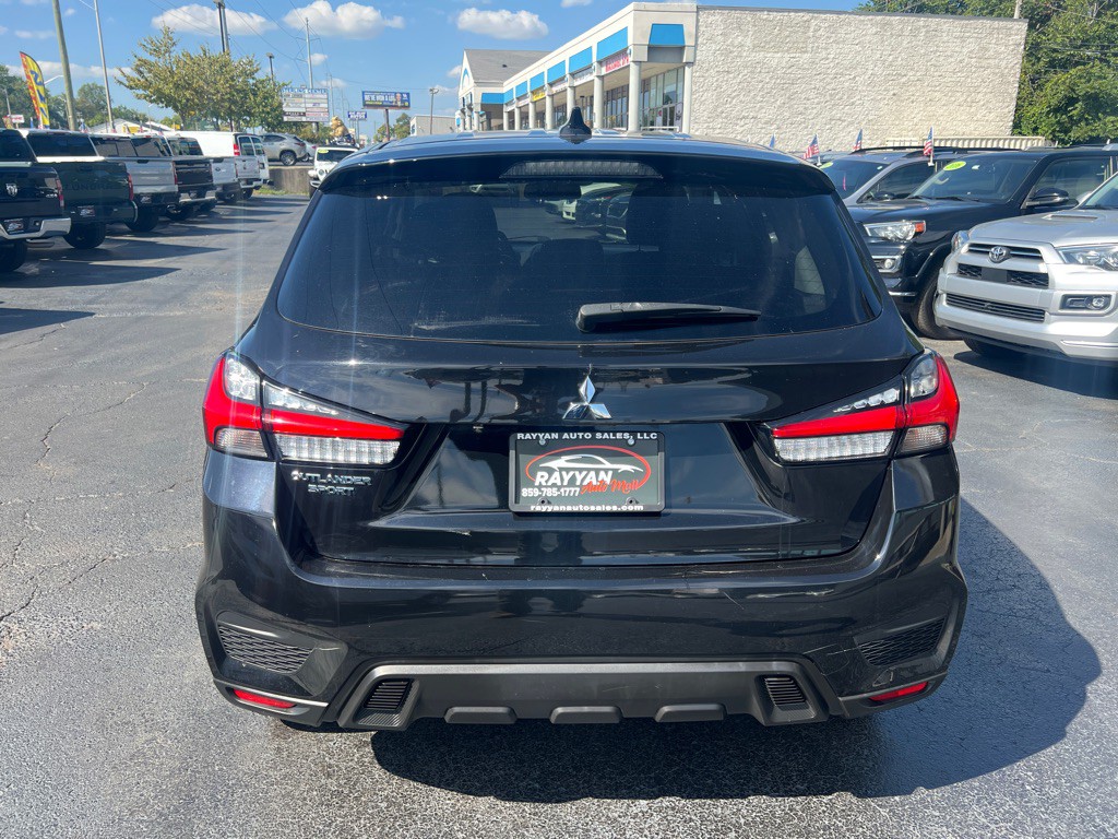 2021 Mitsubishi Outlander Image 6