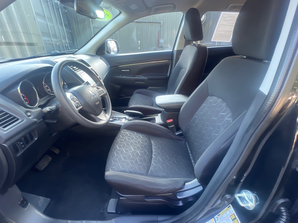 2021 Mitsubishi Outlander Image 9