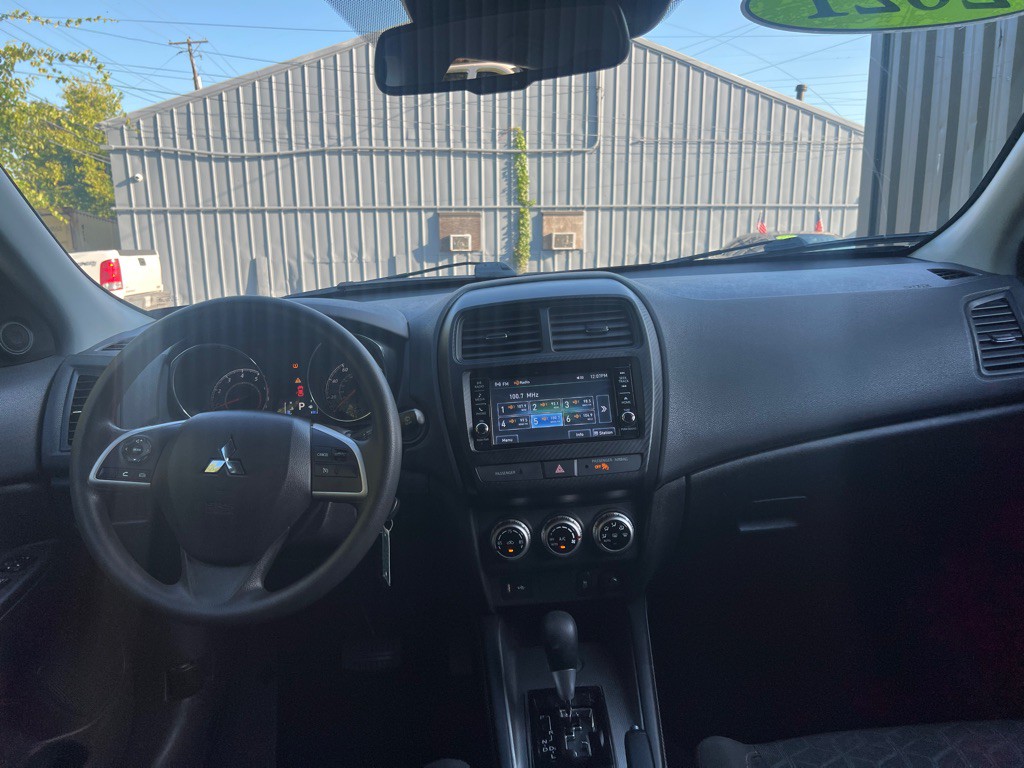 2021 Mitsubishi Outlander Image 11