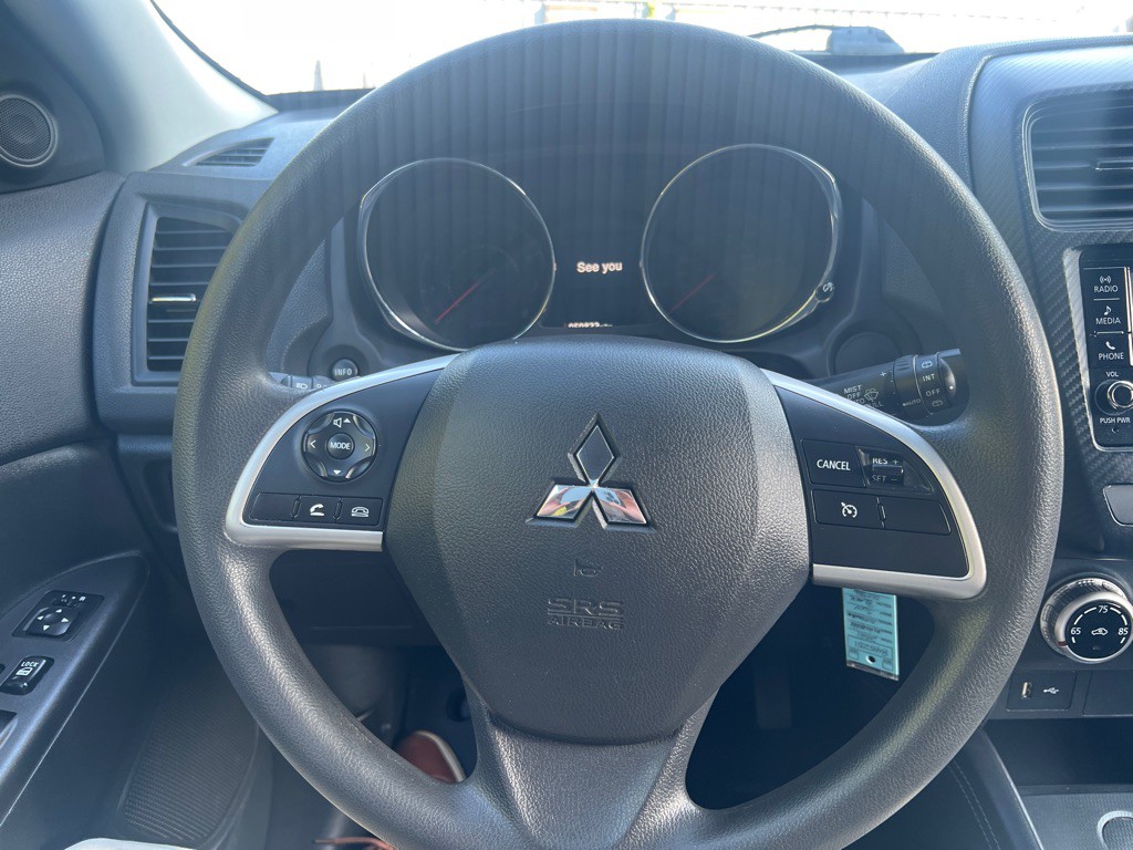2021 Mitsubishi Outlander Image 16