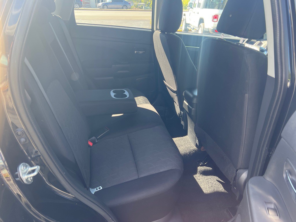 2021 Mitsubishi Outlander Image 28