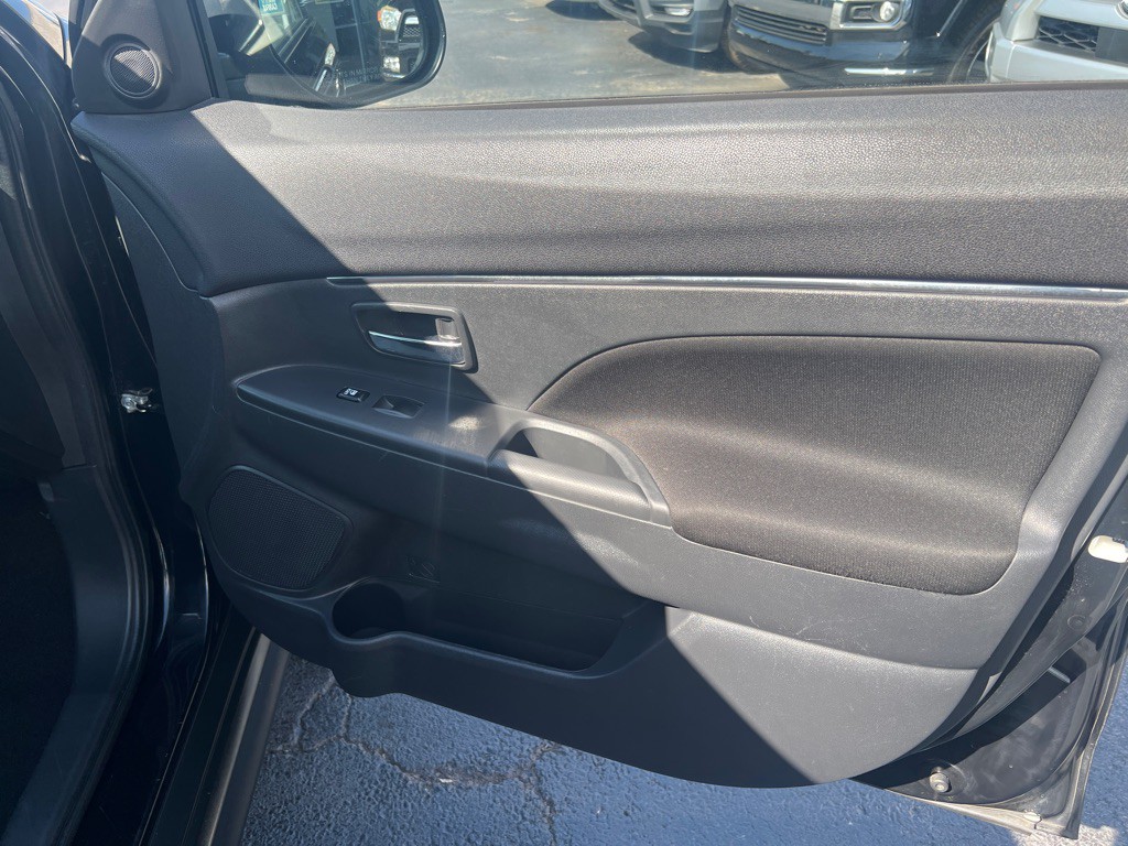 2021 Mitsubishi Outlander Image 29