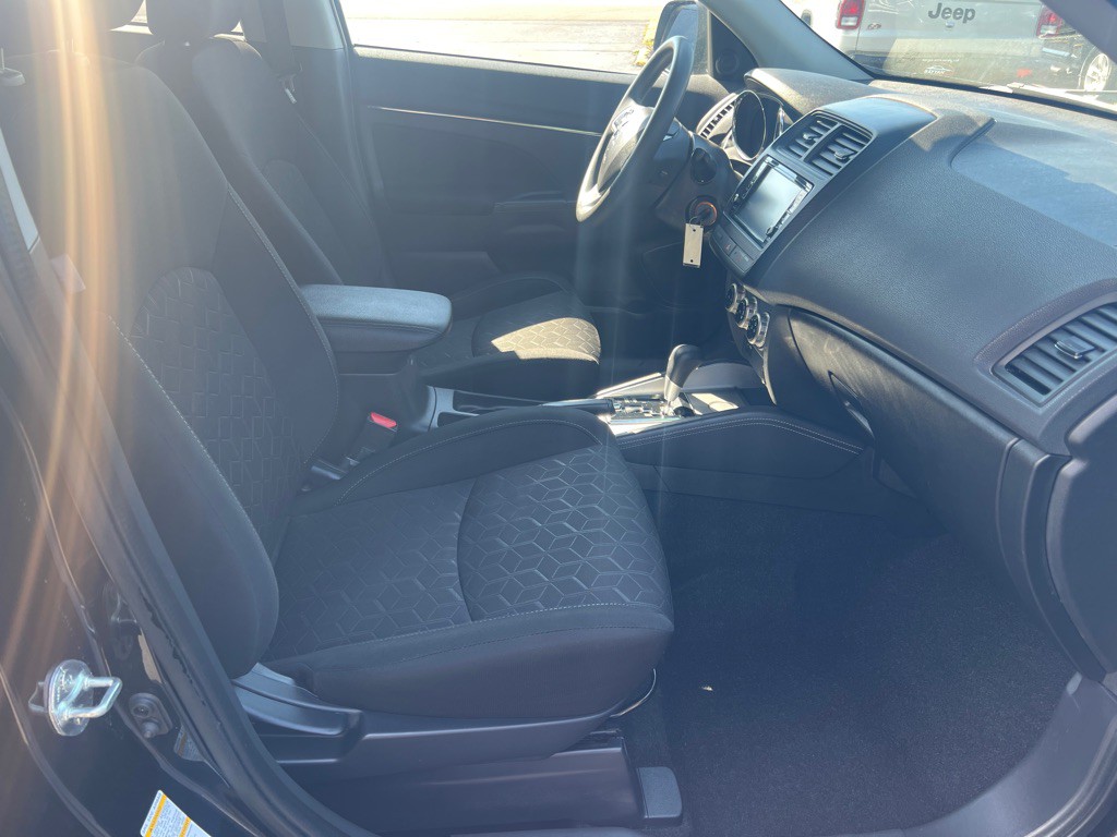 2021 Mitsubishi Outlander Image 30