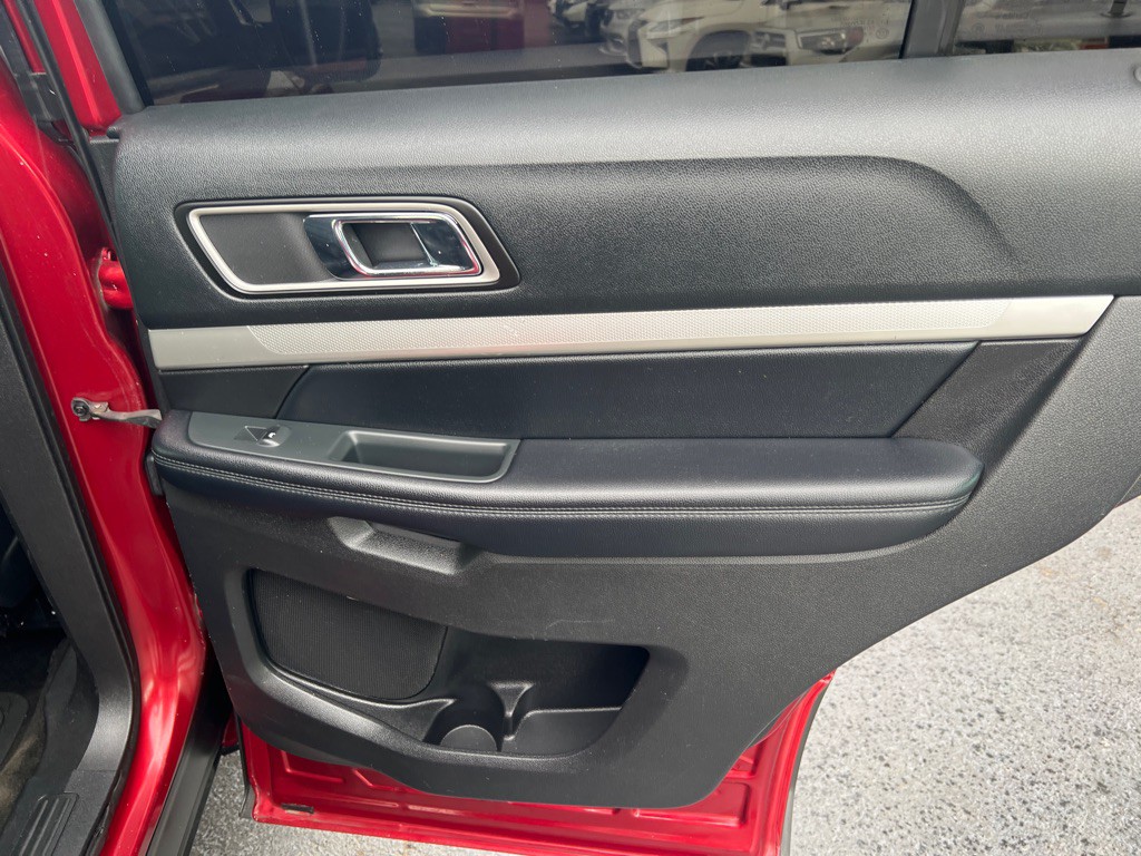 2017 Ford Explorer Image 18