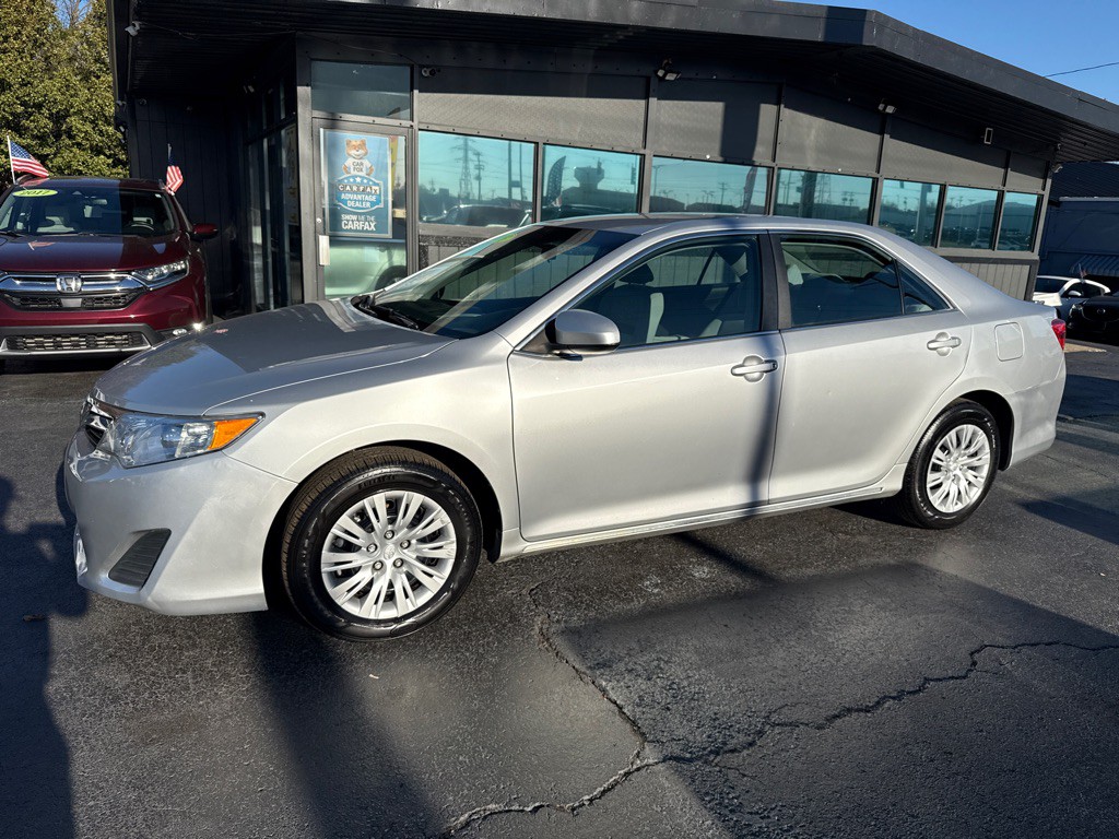2013 Toyota Camry Image 2